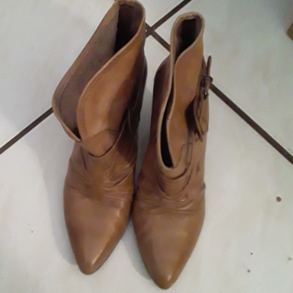 Carlos Boots